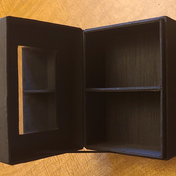 Black jewelry box - Picture 2 of 2
